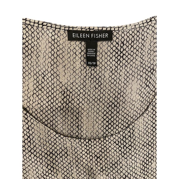 Eileen Fisher Silk Blouse Women XS Luxury Brand Sleeveless Slanted Hemline EUC - Picture 2 of 3